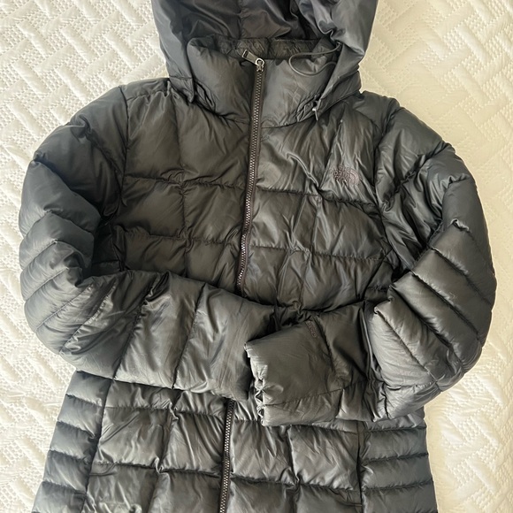 The North Face Women's Black Puffer Jacket - Picture 10 of 10